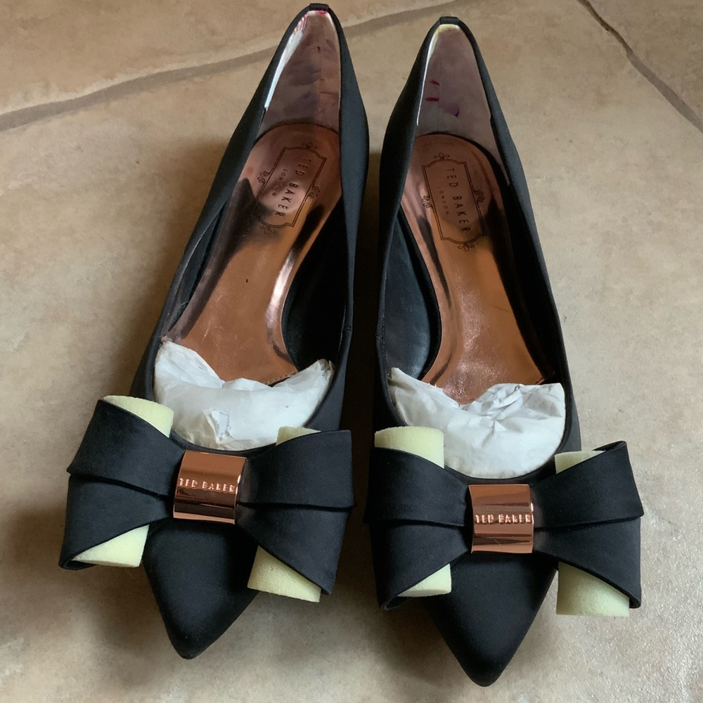 NWOT Ted Baker Black Flats With Bow and Pointed Toe, Size EU40 / US9-9.5
